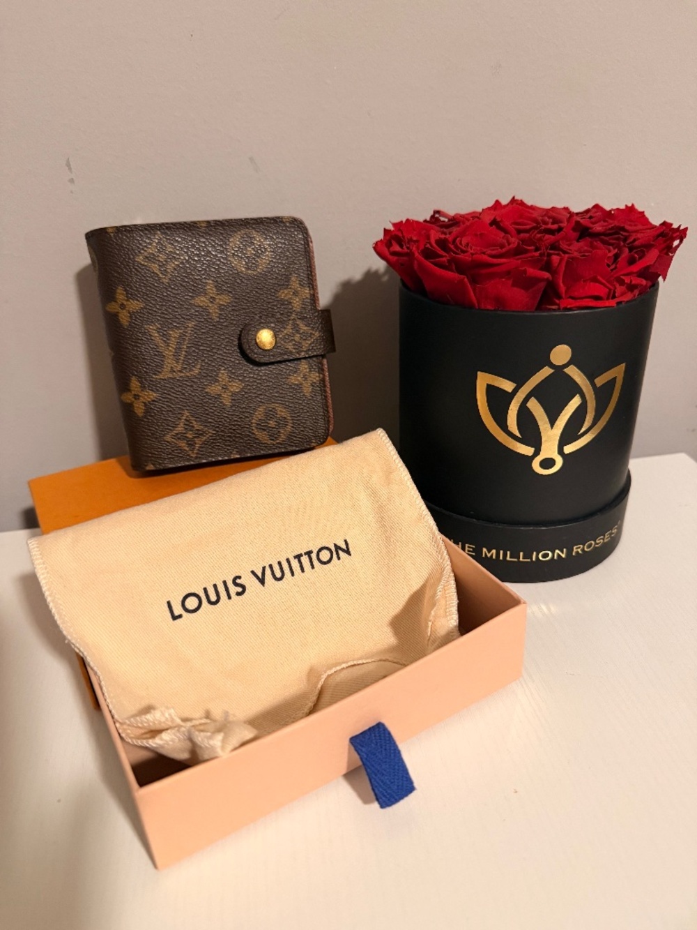 LV short wallet
